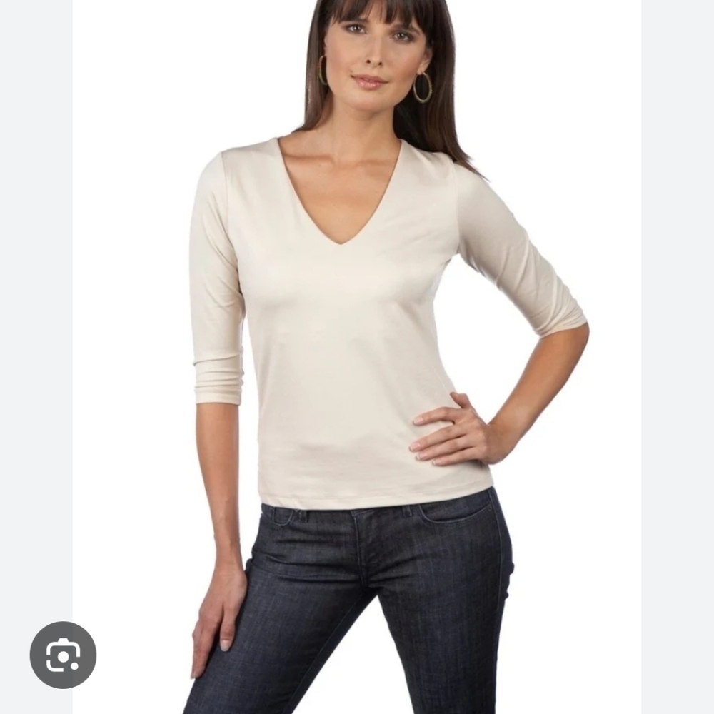 🌟 A'NUE 3/4 sleeve v-neck shirt in pearl size medium NWT